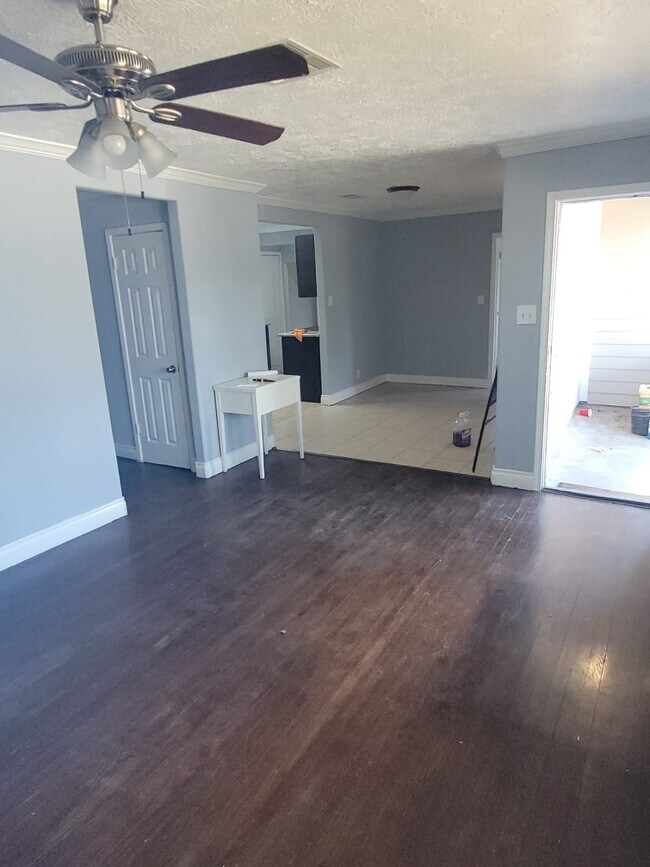 Building Photo - 3026 Sunbeam St