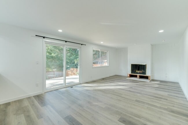 Building Photo - 12225 105th Ave NE