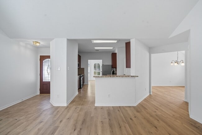 Building Photo - 14730 Fir Knoll Way