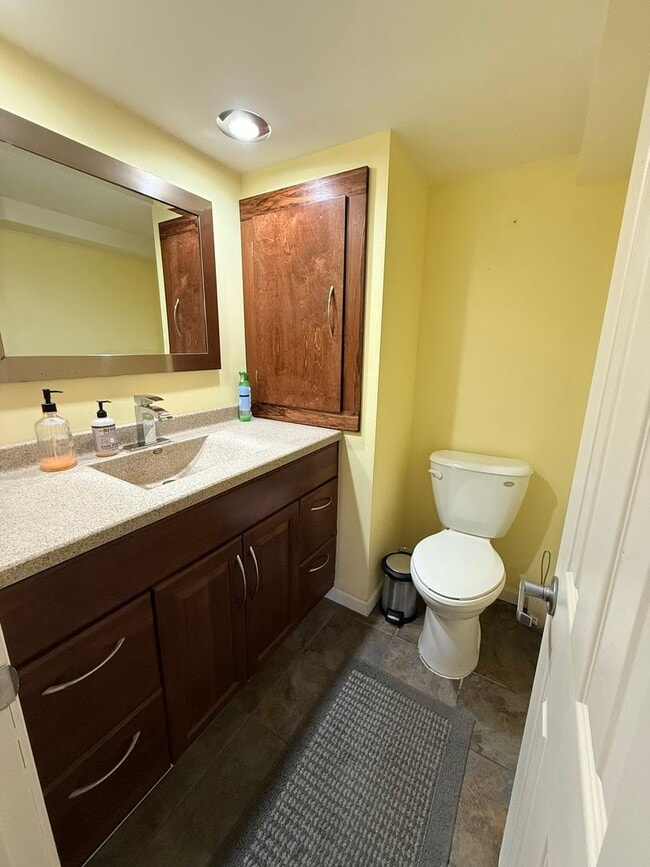 Building Photo - 3 Bed 2.5 Bath Home for Rent, 3.25 Wooded Acres, Oconomowoc Area Schools