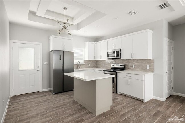 Building Photo - 13 Rafael Dr