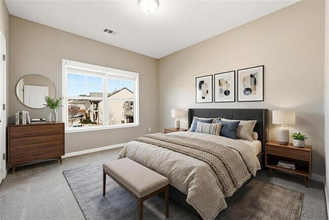 Building Photo - 156 Round Pond Dr