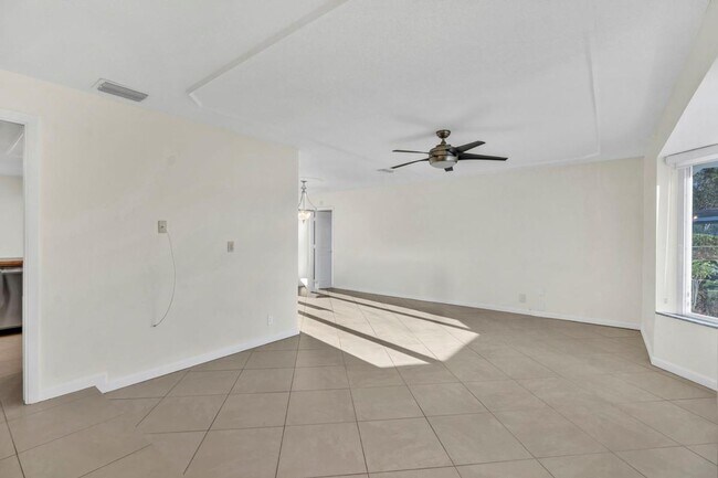 Building Photo - 290 NW 65th Ave