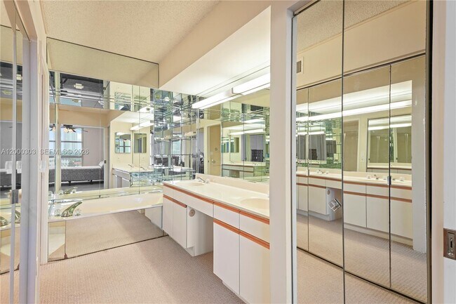 Building Photo - 19101 NE 36th Pl