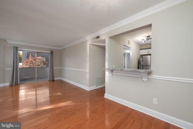 Building Photo - 25 S Church Rd