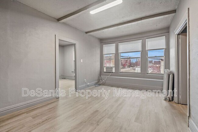 Building Photo - 512 S Millvale Ave