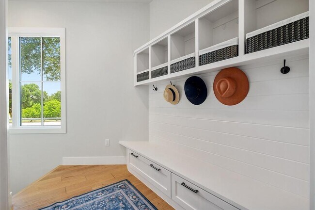 Building Photo - 2600 Arion Cir