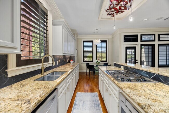 Building Photo - 1312 Crocker St