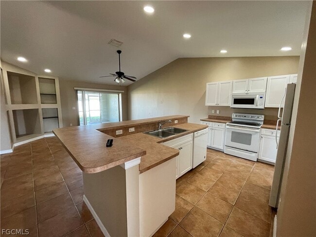 Building Photo - 621 SE 46th Ter