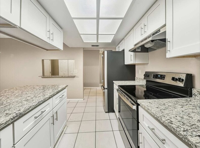 Building Photo - 613 Limetree Dr