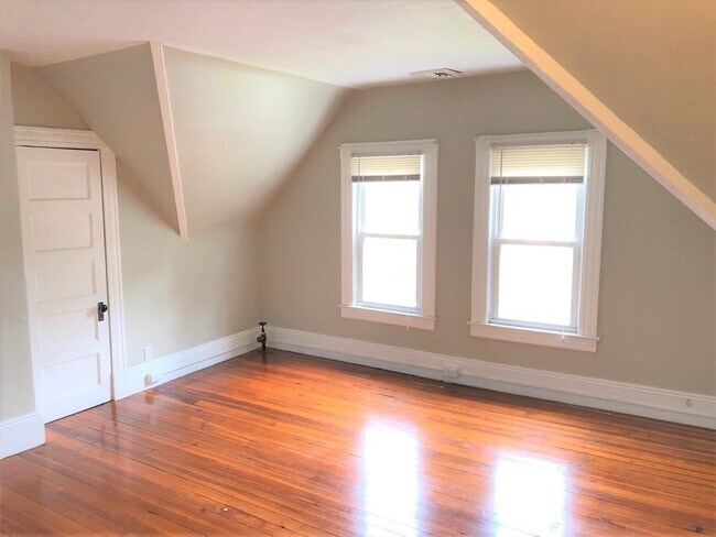 Building Photo - 17 Kenwood Terrace