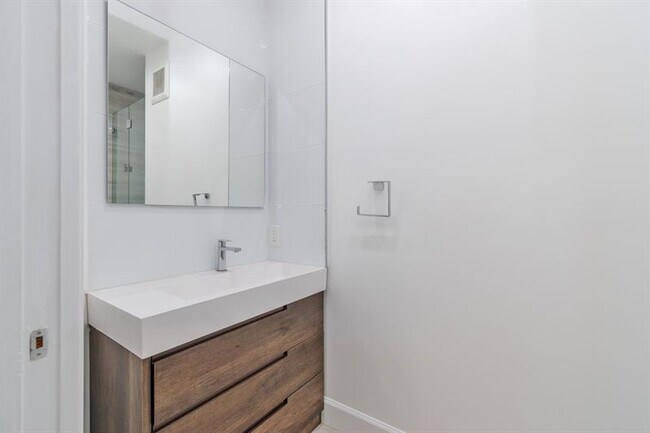 Building Photo - 2604 Center Ct Dr