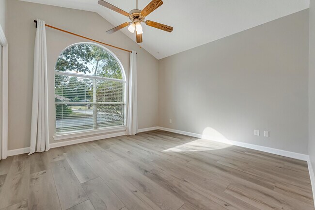 Building Photo - 114 Dana Pointe