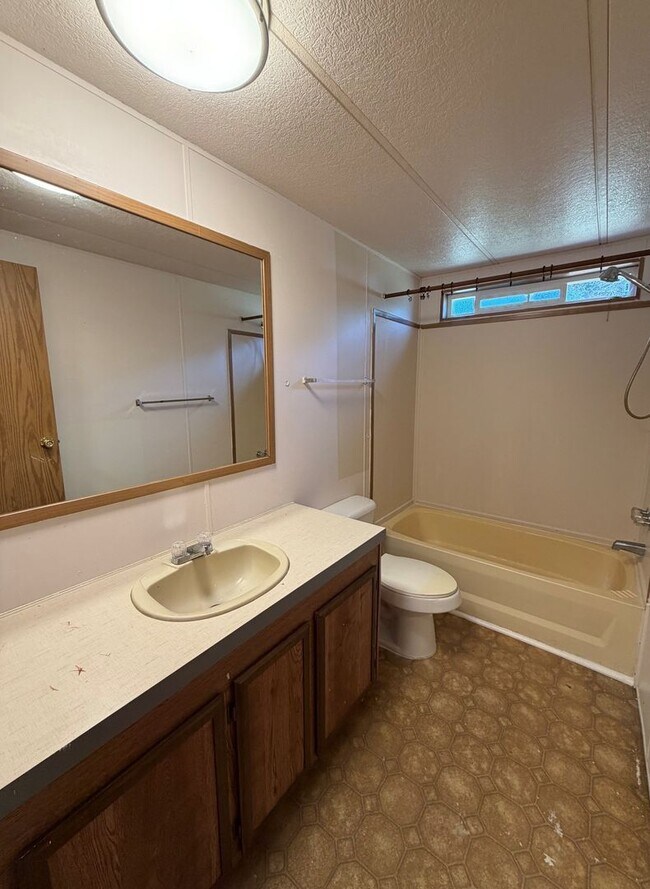 Building Photo - 3 bedroom 2 bath manufactured home in Arlington