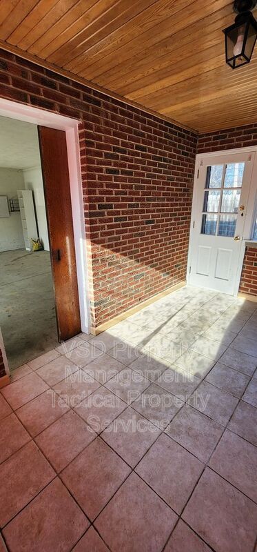 Building Photo - 21329 Lakeshore Blvd