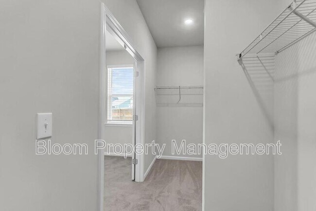 Building Photo - 425 Ribiero Dr