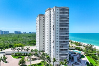 Building Photo - 8111 Bay Colony Dr