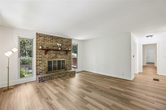Building Photo - 3705 Donaldson Dr NE