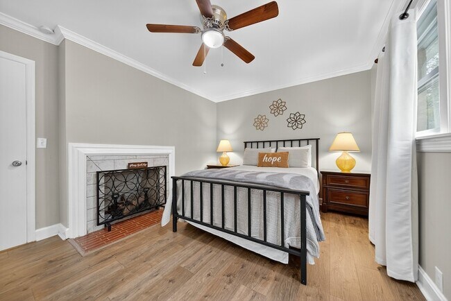 Building Photo - 147 Sunset Dr