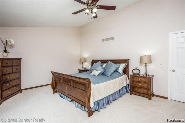 Building Photo - 3290 Bennington Dr