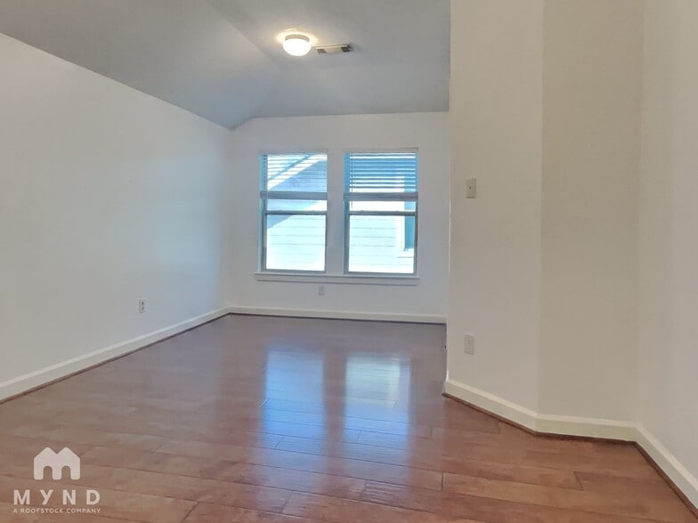 Building Photo - 5343 Summit Hollow Dr