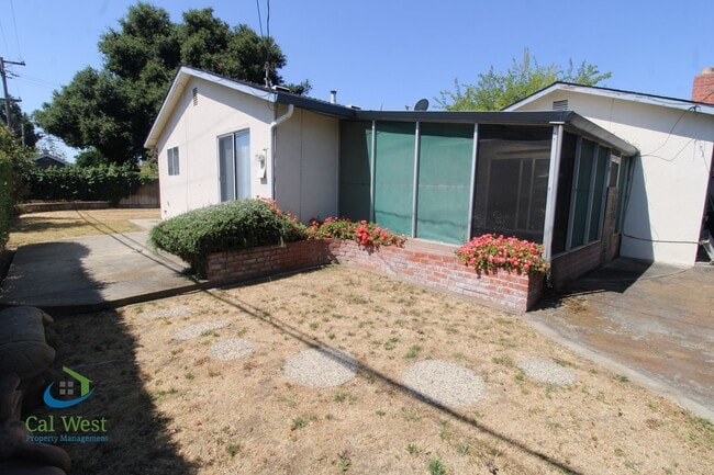 Building Photo - 126 Calado Ave