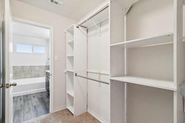 Building Photo - "Charming 4-Bedroom Oasis with custom fini...