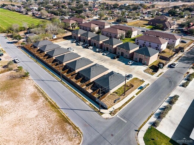 Building Photo - 1105 W Kennedy St