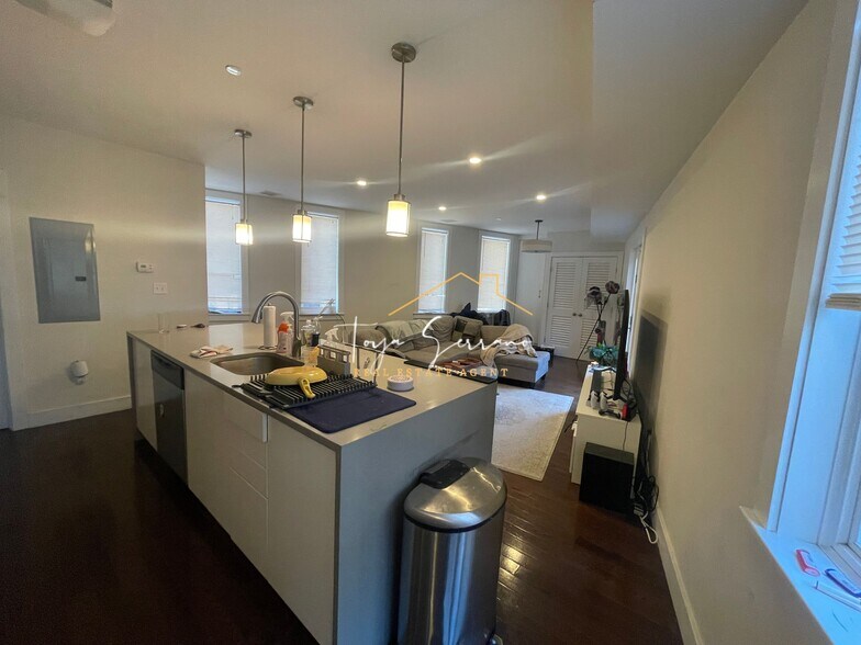 Building Photo - 20 Sussex St