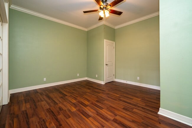 Building Photo - 830 Forest Lake W