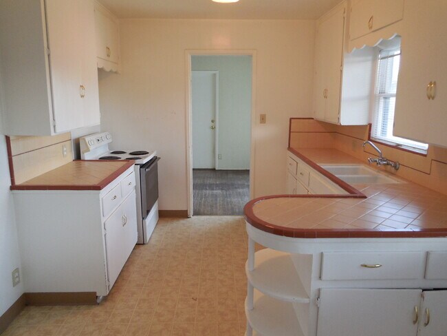 Building Photo - 456 Drakeley Ave