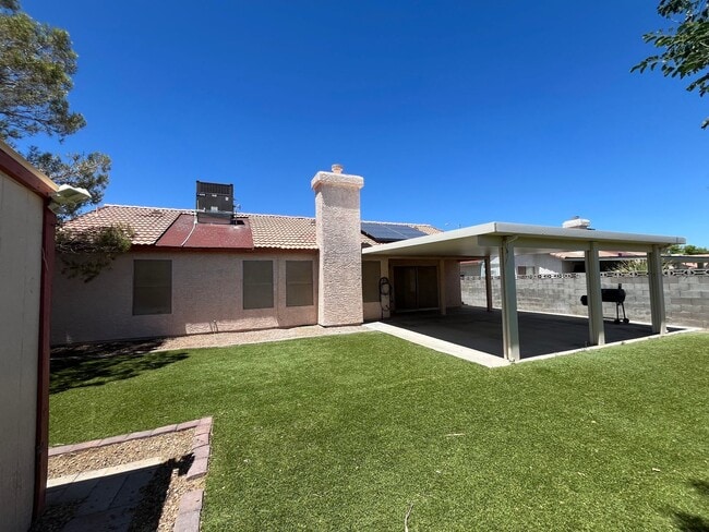 Building Photo - Bright & Beautifully Renovated 3 Bed, 2 Ba...