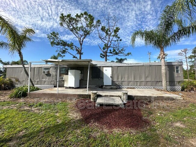 Building Photo - 8086 Heck Dr