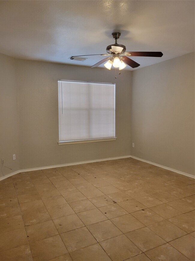 Building Photo - 6055 Green Heather Ln