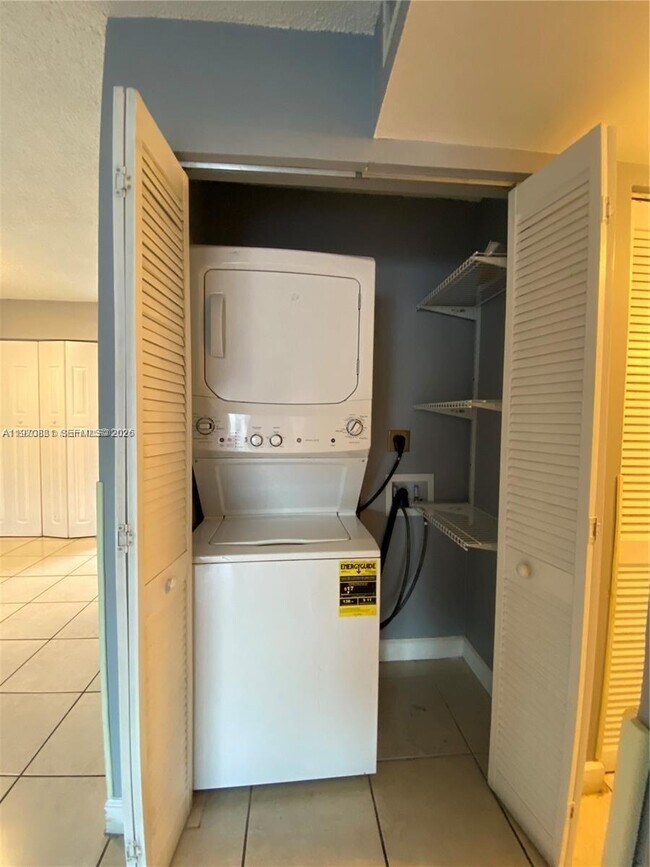 Building Photo - 1735 W 60th St