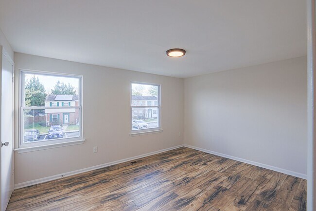Building Photo - 14 Luffing Ct