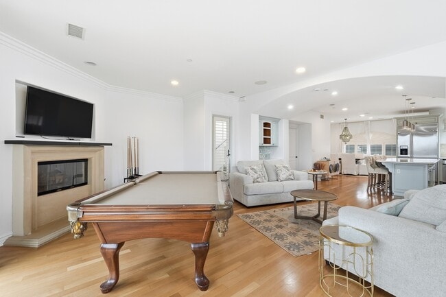 Building Photo - 424 N Broadway