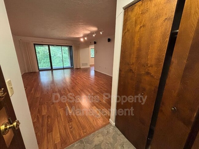 Building Photo - 106 Piper Ln