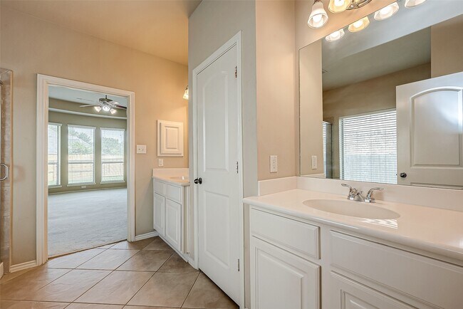 Building Photo - 16010 Juniper Shores Dr