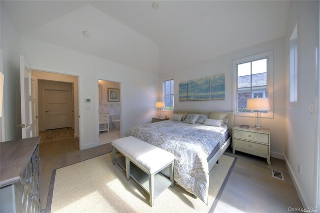 Building Photo - 2 Crystal Mews Ln