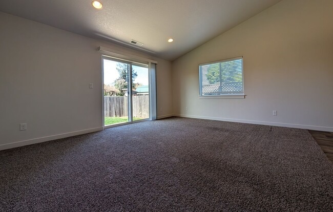 Building Photo - Beautiful 3-Bedroom, 2-Bath Home in Springfield!