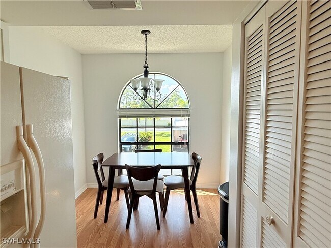 Building Photo - 212 Deerwood Cir
