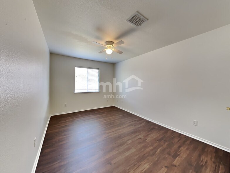 Building Photo - 617 Overton Dr