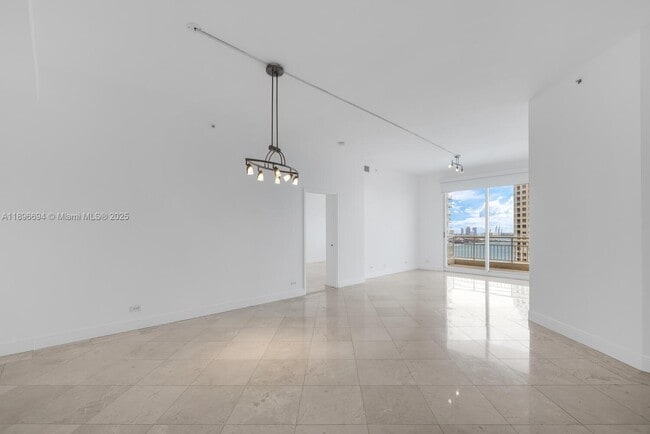 Building Photo - 888 Brickell Key Dr