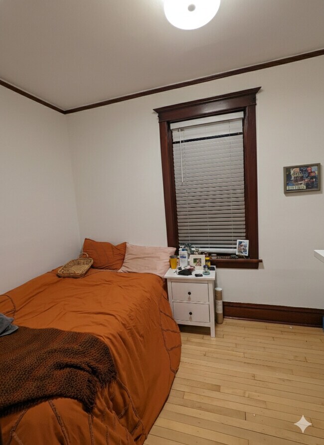 Building Photo - 1133 N Winchester Ave