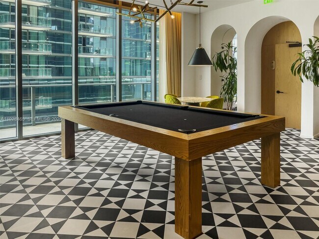 Building Photo - 801 S Miami Ave