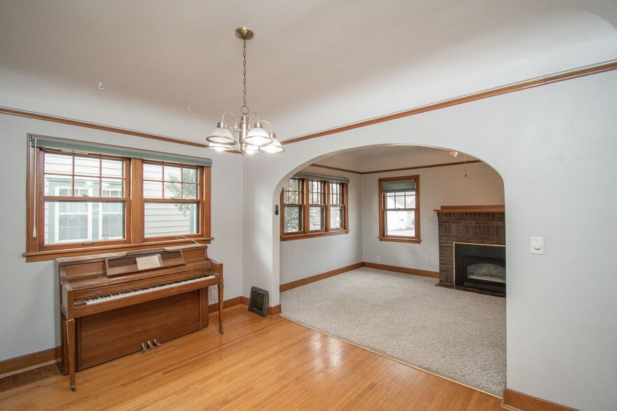 Building Photo - 2116 S Euclid Ave