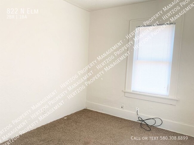Building Photo - 822 N Elm-