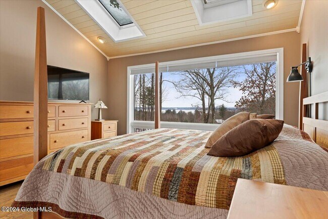 Building Photo - 7 Hill Rd