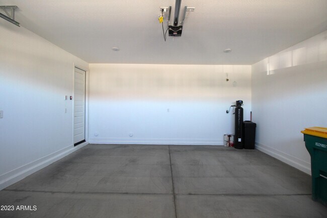 Building Photo - 12463 W Kaler Dr